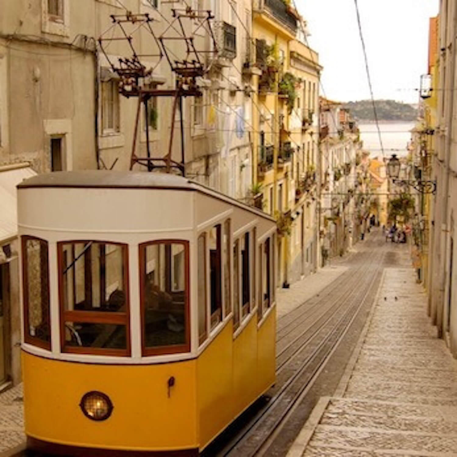 GEO_nanny-portugal-lissabon-qualifiziertes-hauspersonal-vermittlung Lissabon, Portugal: Vermittlung von Nannies, Maternity Nurses und weiterem qualifiziertem Hauspersonal in den Privathaushalt. Deutschlandweit und international. N4YK – Agentur für Familienglück.